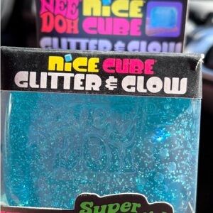 Nee Doh nice cube glitter and go blue